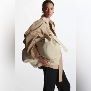 COS Oversized Pleated Leather Shoulder Bag in White 🤍 NWT !!